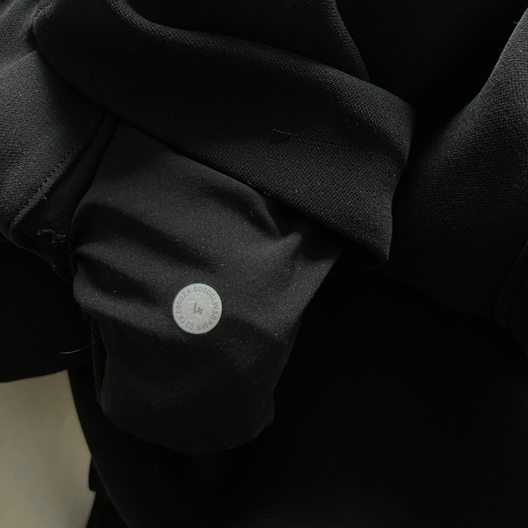 Lululemon On The Fly 7/8 Pant *Woven (size 4) - Picture 6 of 6